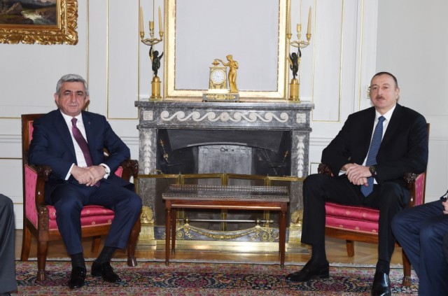 Əliyev Sarkisyandan girovların buraxılmasını tələb edib 